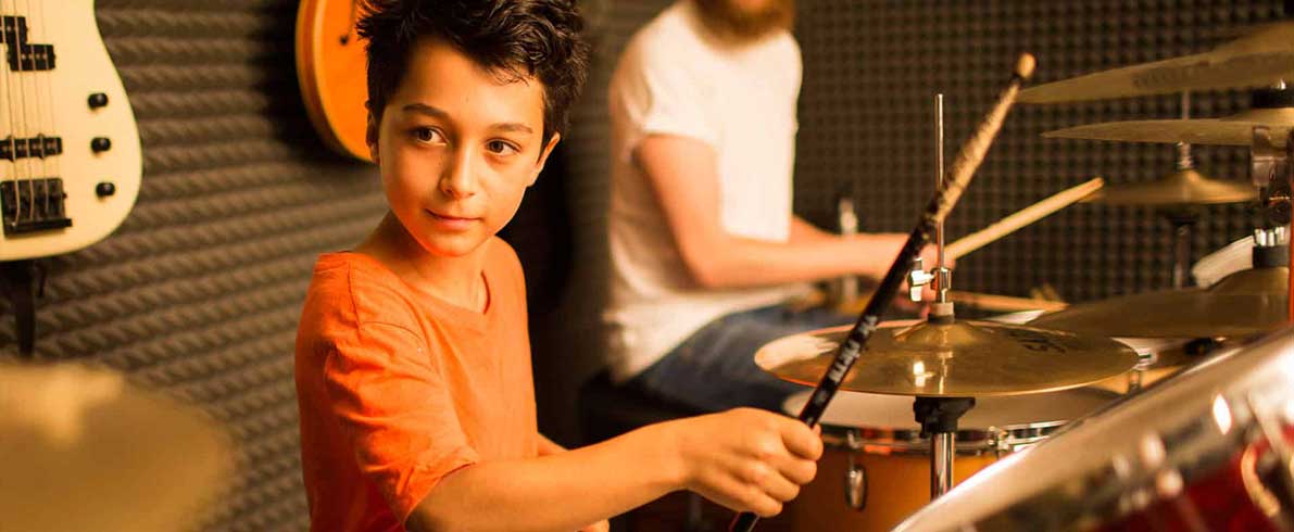 Aula de Bateria: Como Escolher o Professor, Escola de Música ou Aulas de Bateria Online?