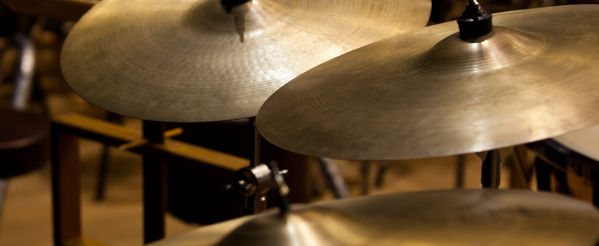 Como Limpar Pratos de Bateria Corretamente? Dicas Essenciais!
